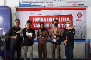 Pemenang Lomba Irit Satu Liter Yamaha Gear 125 di Rokan Hulu (foto/ist)